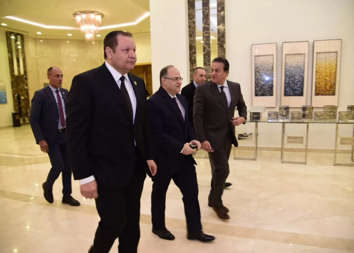 رئيس هيئة الدواء شارك في فعاليات مؤتمر وزارة الصحة والسكان حول السياسات الوطنية لسلامة المرضى 20 - جريدة المساء رئيس هيئة الدواء شارك في فعاليات مؤتمر وزارة الصحة والسكان حول السياسات الوطنية لسلامة المرضى 19 - جريدة المساء