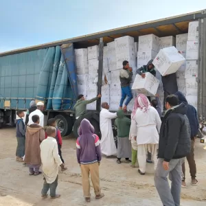 إهداء من دولة الإمارات العربية الشقيقة ٤٧٠٠ كرتونة مواد غذائية وبطانية لأهالي جارة أم الصغير 27 - جريدة المساء