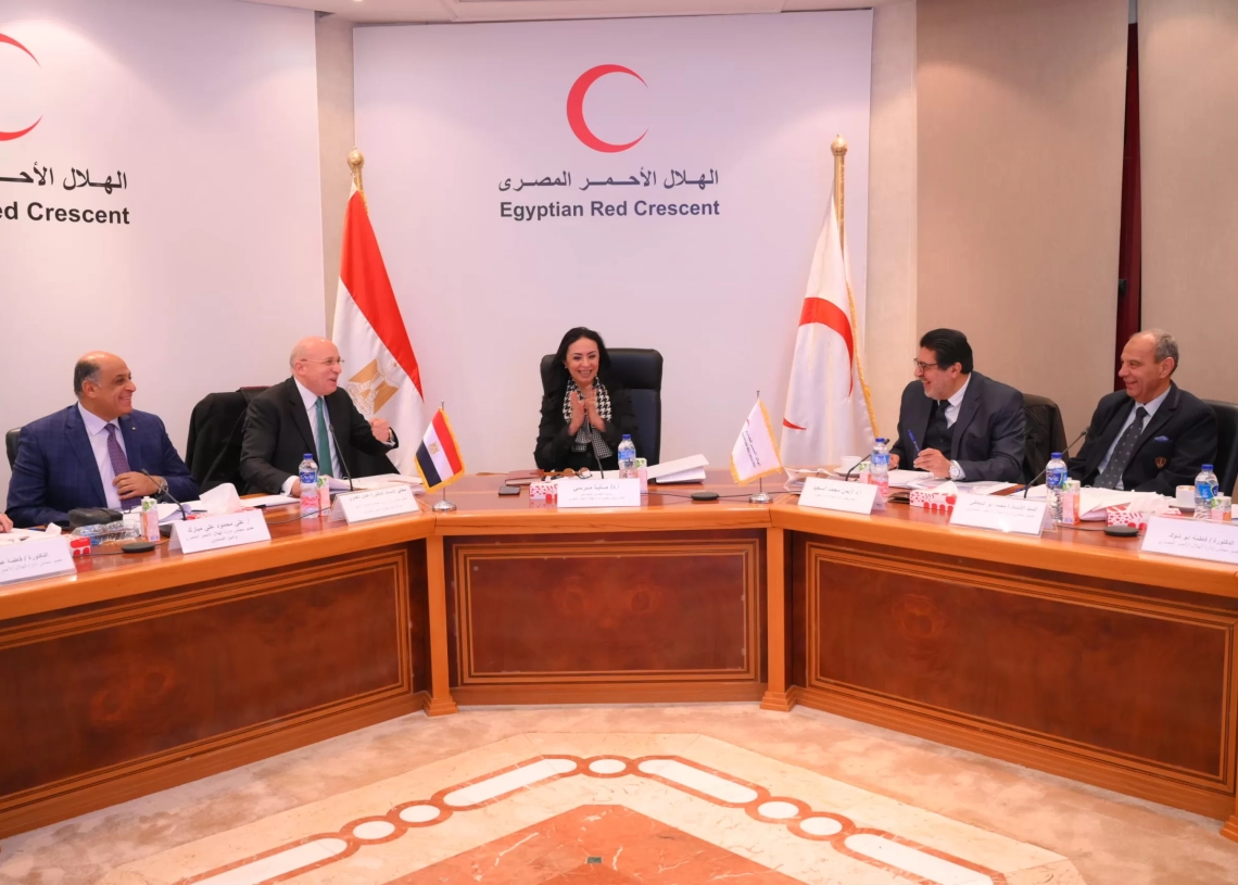 "مايا مرسي": الهلال الأحمر المصري مستمر في دعم غزة.. وتكريم بطولي لشابين أنقذا ثلاثة أطفال من النيران 19 - جريدة المساء