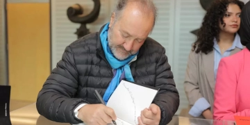 الشاعر التشيلي ثيودورو إلساكا في زيارة لمكتبة الإسكندرية 1 - جريدة المساء