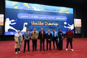 رئيس جامعة كفر الشيخ يكرم الفرق الفائزة من مختلف الجامعات المشاركة في المهرجان الرياضي للأسر الطلابية 23 - جريدة المساء