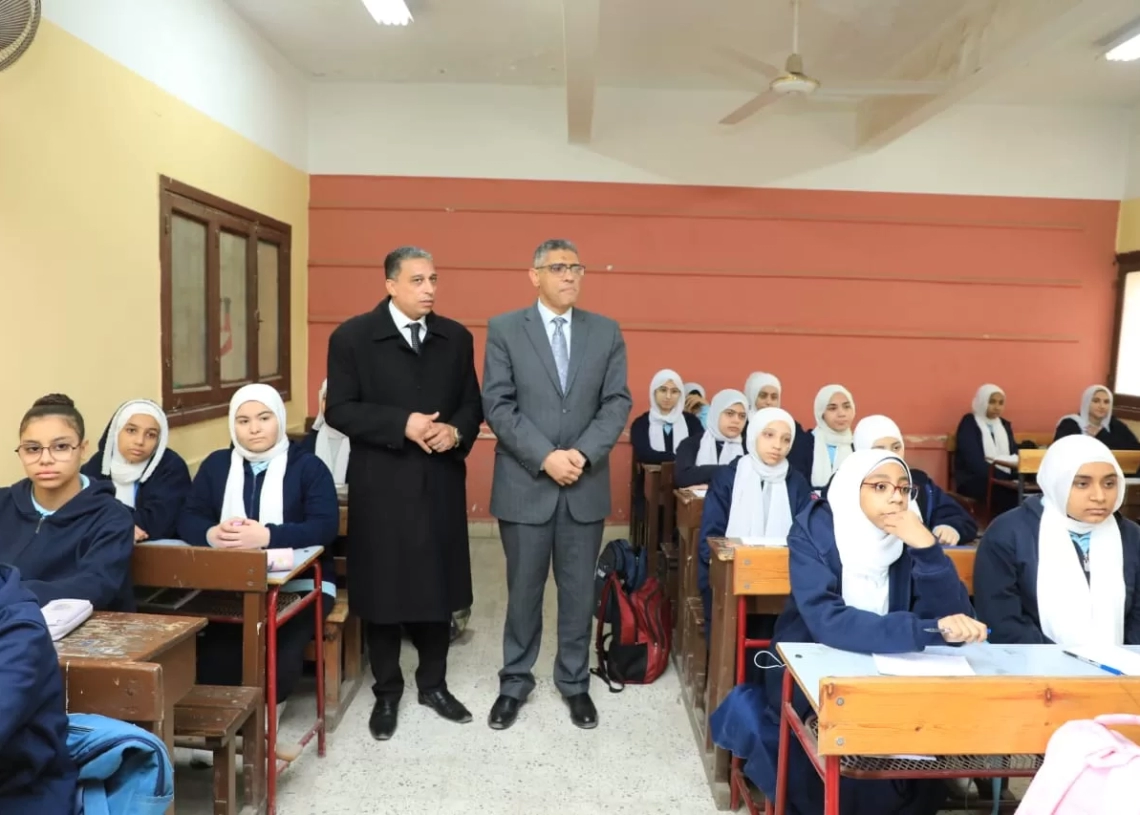 في ثان أيام الفصل الدراسي الثاني.. محافظ الجيزة يتابع انتظام العملية التعليمية بمدارس أبوالنمرس والدقي والعجوزة 16 - جريدة المساء