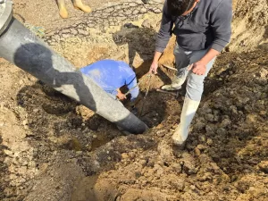 انتهاء شركة مياه الشرب بالجيزة من صيانة خط المياه المكسور بشارع الأهرام 28 - جريدة المساء