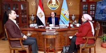 محافظ كفر الشيخ يكرم عزة السرجاني لتفوقها في التدريب الميداني ببرنامج "المرأة تقود للتنفيذيات" 1 - جريدة المساء