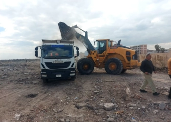 رفع 20 طنًا من مخلفات الرديم والأتربة بمدخل نادي الصيد بالتعاون مع الإدارة المركزية لتجميل الإسكندرية 23 - جريدة المساء