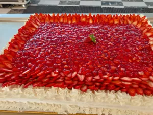 مهرجان الفراولة يجذب السياح في عيد الحب بالغردقة 57 - جريدة المساء