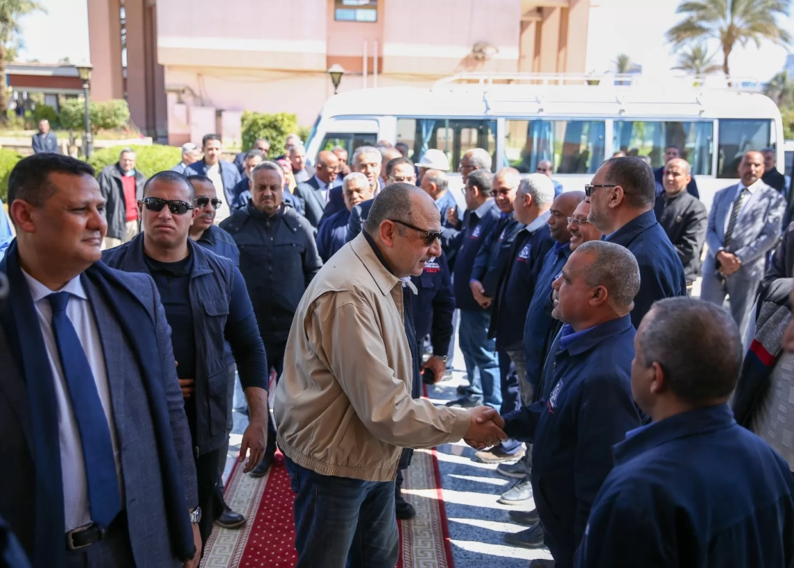 المهندس محمد شيمي: "مصر للألومنيوم" صرح صناعي عملاق نحرص على تنميته.. وهناك مشروعات عديدة لتعزيز القدرات الإنتاجية والتنافسية للشركة وإدخال منتجات جديدة 19 - جريدة المساء