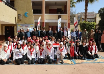 محافظ الجيزة يكرم 15 طالبة من حفظة القرآن الكريم بمدرسة الشهيد هشام شتا 17 - جريدة المساء