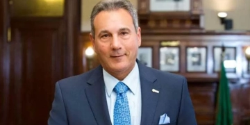 بعد تتويجه كأفضل رئيس تنفيذي في مصر لعام 2025 المستشارةأمل عمارمهنئه محمد الأتربى: اختياره لتفانيه في تطوير القطاع المصرفي المصري وجهوده لدعم التمكين الاقتصادي للمرأة 1 - جريدة المساء