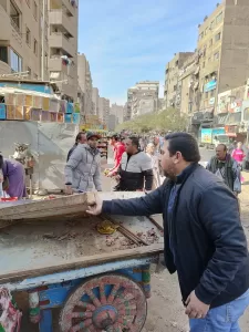محافظ الجيزة يتابع حملات تمشيط الشوارع ورفع الإشغالات بالأحياء والمراكز - صور 55 - جريدة المساء