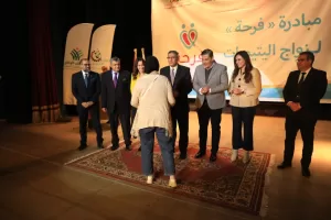 بالتعاون مع "صناع الخير" | محافظ الجيزة يسلم منحا مالية لــ ٦٦ فتاة من اليتيمات المقبلات علي الزواج 29 - جريدة المساء