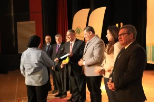 بالتعاون مع "صناع الخير" | محافظ الجيزة يسلم منحا مالية لــ ٦٦ فتاة من اليتيمات المقبلات علي الزواج 31 - جريدة المساء