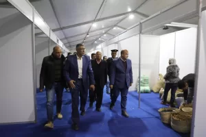 استعدادا لافتتاحهما.. محافظ الجيزة يعاين التجهيزات النهائية بمعرضي "أهلًا رمضان" بالعمرانية وإمبابة 23 - جريدة المساء