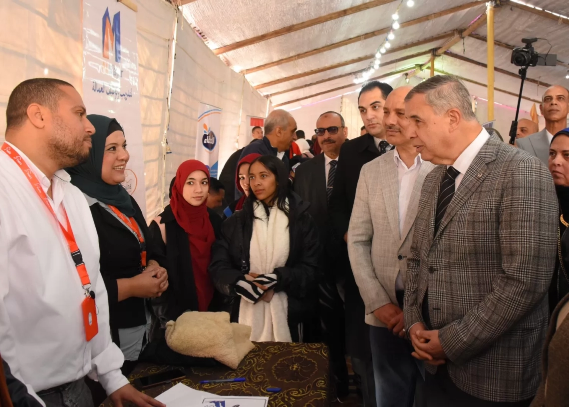 محافظ الإسكندرية يفتتح الملتقى التوظيفي الخامس لخريجي المدارس الفنية بالإسكندرية بمشاركة 40 شركة لتوفير 5000 فرصة عمل 19 - جريدة المساء