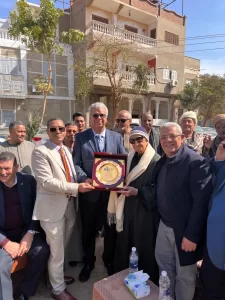 نقيب أطباء قنا يكرم شيخ الإذاعيين فهمي عمر 26 - جريدة المساء