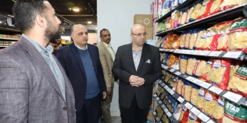 استعداداً لشهر رمضان..محافظ بني سويف يتفقد الأسواق والسلاسل التجارية للاطمئنان على توافر السلع واستقرار الأسعار 1 - جريدة المساء