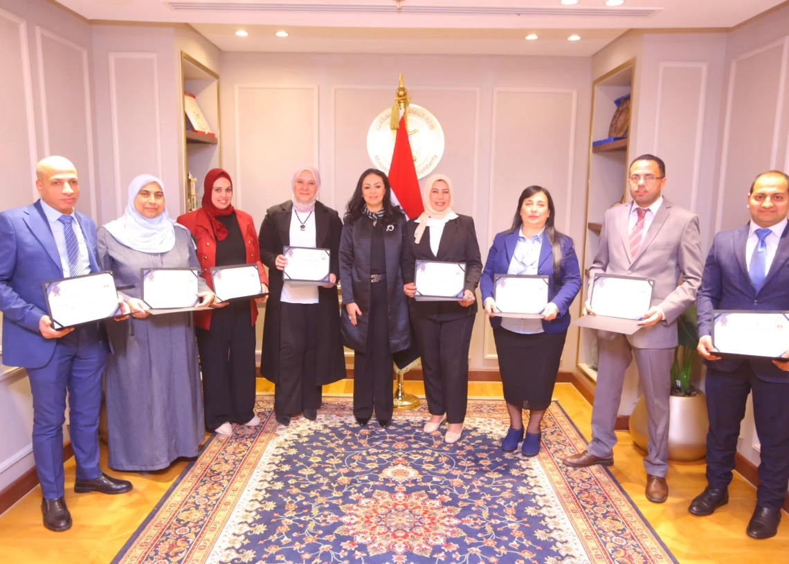 وزيرة التضامن تكرم قطاع مكتب الوزيرة لتميزه 17 - جريدة المساء