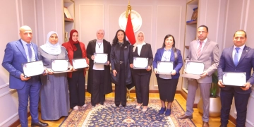 وزيرة التضامن تكرم قطاع مكتب الوزيرة لتميزه 1 - جريدة المساء