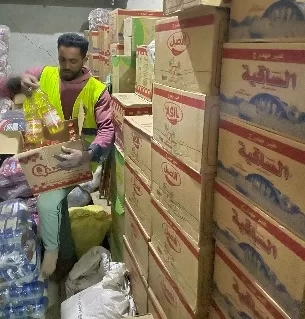 "الشعب الجمهوري" بمركز قنا يوزع 300 كرتونة مواد غذائية على الأسر الأولى بالرعاية ضمن مبادرة "مع الناس" 19 - جريدة المساء