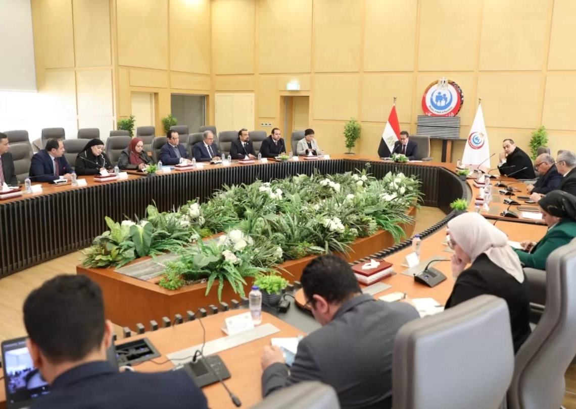 وزير الصحة فى اجتماعه الدوري بقيادات الوزارة: تكثيف الزيارات الميدانية للمنشآت الصحية خلال رمضان وتوفير دورات تدريبية لتطبيق الاستراتيجية الوطنية للصحة 18 - جريدة المساء