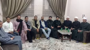 "الهلال والصليب يضيئان رمضان".. قساوسة وشيوخ يعلقون زينة رمضان بمسجد أبوبكر الصديق في قوص 34 - جريدة المساء