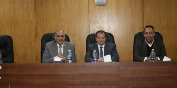 رئيس جامعة جنوب الوادي يناقش تجهيز وحدة عناية متوسطة بمستشفى الطوارئ والإصابات الجامعي 1 - جريدة المساء
