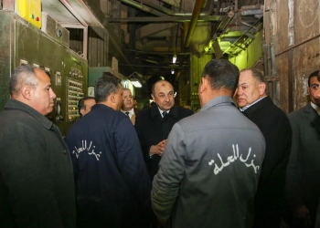 وزير قطاع الأعمال العام يوجه بصرف إعانة عاجلة 200 ألف جنيه لأسرة كل متوفى من حادث شركة غزل المحلة 17 - جريدة المساء