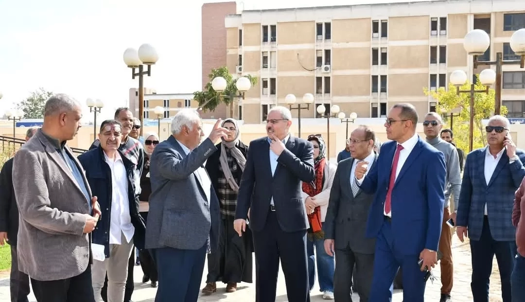 رئيس جامعة القناة يتفقد موقع إنشاء مبنى المدرجات الجديد بكلية الطب 18 - جريدة المساء