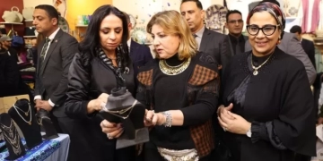 إشادة من رئيسة قومى المرأة ووزيرة التضامن الاجتماعى بمعرض "ديارنا" ومنتجات السيدات 1 - جريدة المساء