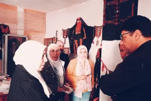 وفد من الفنانين التشكيليين بوزارة الثقافة يزور متحف التراث السيناوي 23 - جريدة المساء