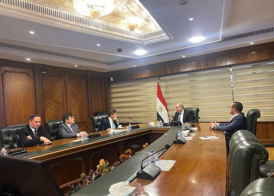 وزير الطيران يجتمع مع شركات عالمية متخصصة في إدارة وتشغيل المطارات لبحث أوجه التعاون 19 - جريدة المساء