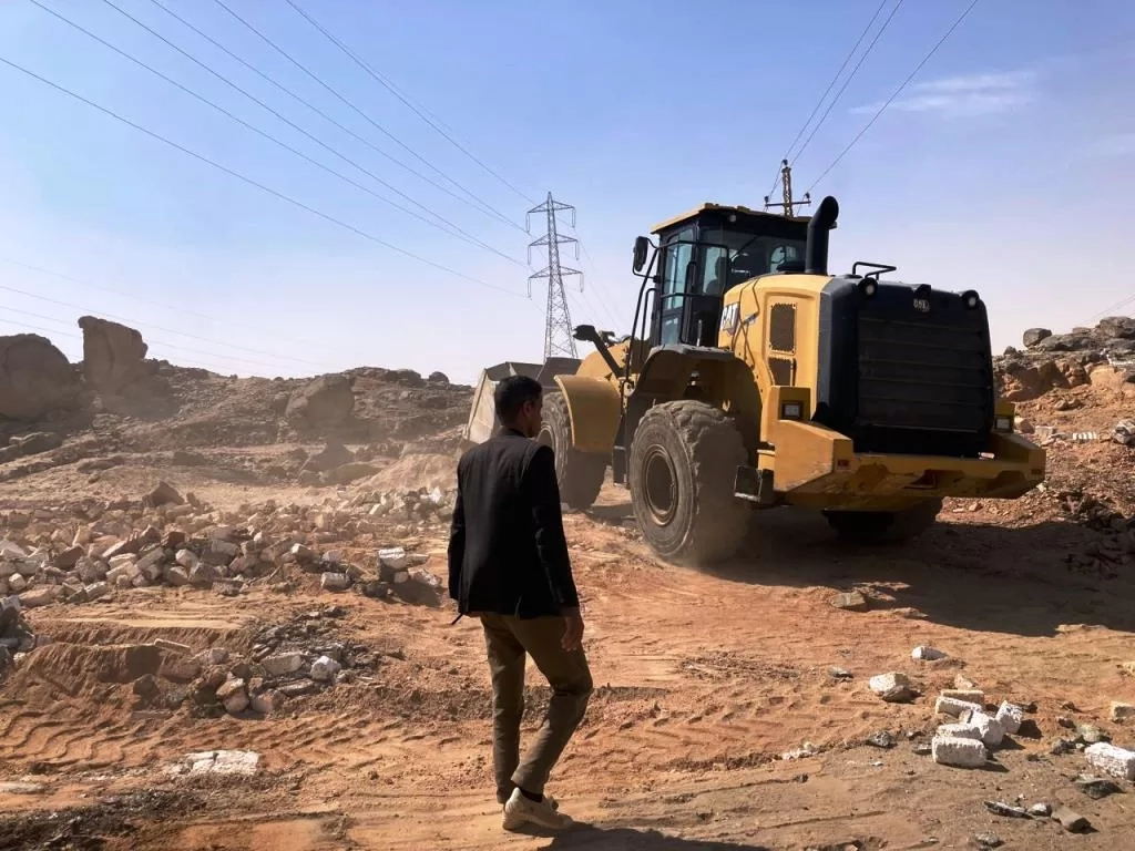 د. إسماعيل كمال يتابع إزالة 15حالة تعدى بمساحة 5330 م2 بمدن أسوان وإدفو 17 - جريدة المساء د. إسماعيل كمال يتابع إزالة 15حالة تعدى بمساحة 5330 م2 بمدن أسوان وإدفو 16 - جريدة المساء