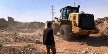 د. إسماعيل كمال يتابع إزالة 15حالة تعدى بمساحة 5330 م2 بمدن أسوان وإدفو 2 - جريدة المساء د. إسماعيل كمال يتابع إزالة 15حالة تعدى بمساحة 5330 م2 بمدن أسوان وإدفو 1 - جريدة المساء