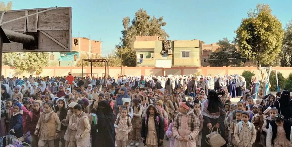 مدير تعليم قنا يوجه بتطبيق لائحة الانضباط وعدم قبول الأجازات خلال مروره بالوقف التعليمية 19 - جريدة المساء