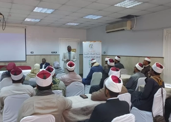 محافظ أسوان يتابع إطلاق البرنامج التدريبي لإعداد الدعاة والقيادات الدينية لتناول القضايا السكانية والصحية ضمن برنامج جلسات الدوار والمشروع القومى لتنمية الأسرة المصرية 21 - جريدة المساء