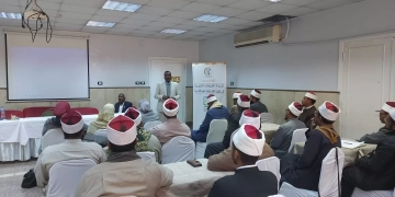 محافظ أسوان يتابع إطلاق البرنامج التدريبي لإعداد الدعاة والقيادات الدينية لتناول القضايا السكانية والصحية ضمن برنامج جلسات الدوار والمشروع القومى لتنمية الأسرة المصرية 1 - جريدة المساء