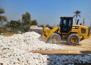 تنفيذاً لتعليمات محافظ أسوان .. إزالة للتعديات ، وزيارات ميدانية للتواصل المباشر مع المواطنين والإستماع لمطالبهم ، وتأهيل بعض المنازل ، وندوات لمكافحة الإدمان بمدن دراو وإدفو وكوم أمبو 17 - جريدة المساء