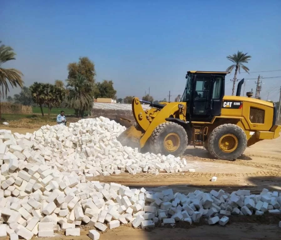 تنفيذاً لتعليمات محافظ أسوان .. إزالة للتعديات ، وزيارات ميدانية للتواصل المباشر مع المواطنين والإستماع لمطالبهم ، وتأهيل بعض المنازل ، وندوات لمكافحة الإدمان بمدن دراو وإدفو وكوم أمبو 18 - جريدة المساء