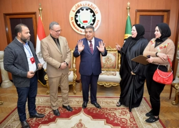 محافظ الدقهلية يكرم اثنين من اصحاب المخابز البلدية لانتاجهم خبز مطابق للمواصفات وبالجودة المطلوبة 30 - جريدة المساء