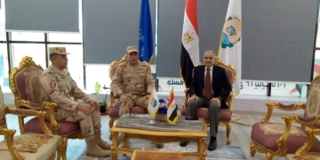 رئيس جامعة أسوان يستقبل مدير منطقة تجنيد قنا لتسليم شهادات الإعفاء من التجنيد لطلاب الجامعة من ذوي الهمم 1 - جريدة المساء