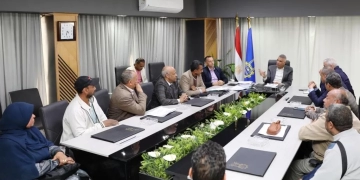 محافظ أسوان يعقد إجتماع تنسيقى لإستعراض المقترحات والرؤى لتجميل المناطق الحيوية بإدفو 1 - جريدة المساء