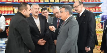 محافظ الدقهلية ومدير الأمن يفتتحان المنفذ "32 أمان" لبيع السلع المخفضة بالمنصورة 1 - جريدة المساء