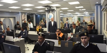 محافظ أسوان وقائد قوات الدفاع الشعبى يشهدان البيان العملى لإدارة الأزمة بالشبكة الوطنية الموحدة للطوارئ والسلامة العامة 1 - جريدة المساء