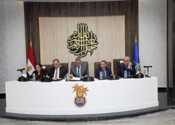 في الندوة التثقيفية للتعريف بمخاطر الهجرة غير الشرعية .. محافظ أسوان يؤكد على أهمية تكثيف حملات التوعية بمخاطر جريمة تهريب المهاجرين 21 - جريدة المساء