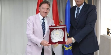 اللواء الدكتور إسماعيل كمال يلتقي سفير دولة سويسرا ويشيد بالجهود المبذولة لإستكمال المشروع السويسرى لدعم مياه الشرب بعدد من القرى والمناطق السكنية بأسوان 1 - جريدة المساء