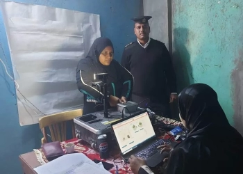 محافظ أسوان يتابع تسهيل إستخراج البطاقات الشخصية لعدد من 471 سيدة وفتاة بقرى "حياة كريمة" ضمن مبادرة "بداية" 23 - جريدة المساء