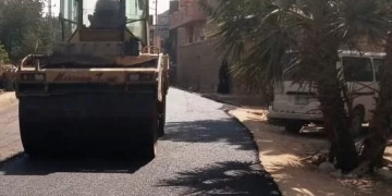 مديرية الطرق تستكمل أعمال الرصف بقرية الغنيمية بإدفو ضمن مشروعات الخطة الإستثمارية 1 - جريدة المساء