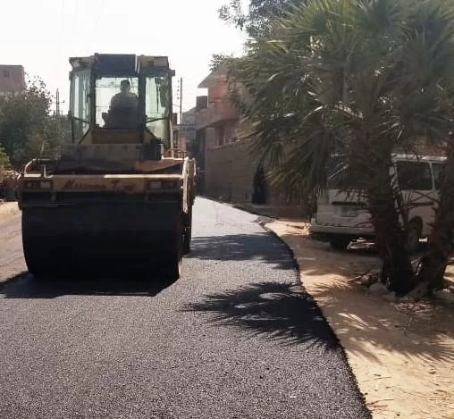 مديرية الطرق تستكمل أعمال الرصف بقرية الغنيمية بإدفو ضمن مشروعات الخطة الإستثمارية 17 - جريدة المساء