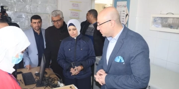 محافظ بني سويف يتفقد مستوى الخدمات الصحية ويستمع لمطالب واحتياجات المواطنين خلال تفقده لوحدة طب الأسرة بنزلة حنا والفشن  1 - جريدة المساء