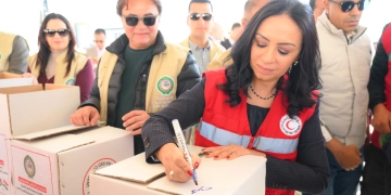 وزيرة التضامن: مصر الداعم الأول والأكبر للقضية الفلسطينية.. وصاحبة نصيب الأسد من المساعدات لقطاع غزة 1 - جريدة المساء وزيرة التضامن خلال تعبئة المواد الغذائية لقطاع غزة